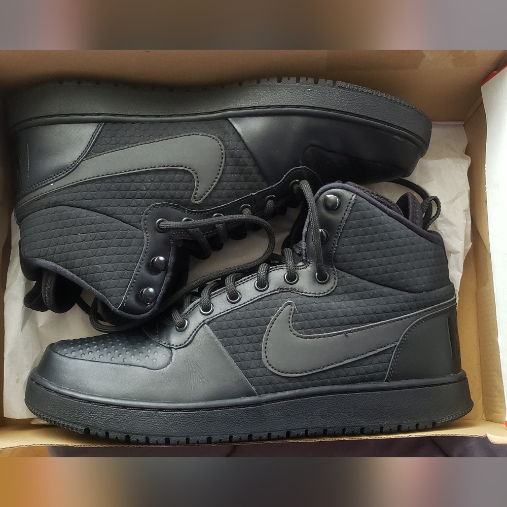 New Nike Men9 fit W9 Court Borough Mid Winter'Triple Black' AA0547-002 b…